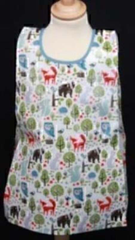 Part of the Woodland Friends range by Gisela Graham. PVC wipe clean apron / tabard. A great gift for the budding artist. Size 54x40cm